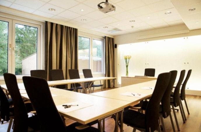 Отель Nova Park Conference Knivsta  Экстерьер фото